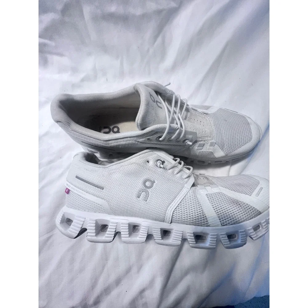 On Cloud 5 Womens Running Shoes White Mesh Sneakers 59.98373 US 9.5